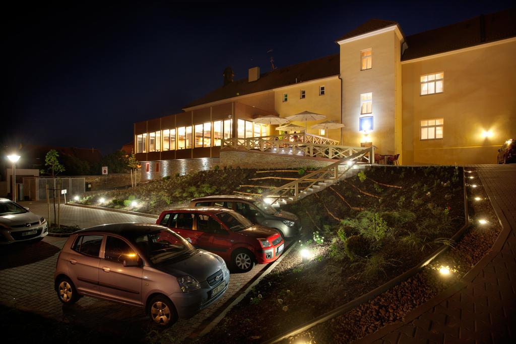 Hotel Pod Zamkem Boskovice Exteriör bild