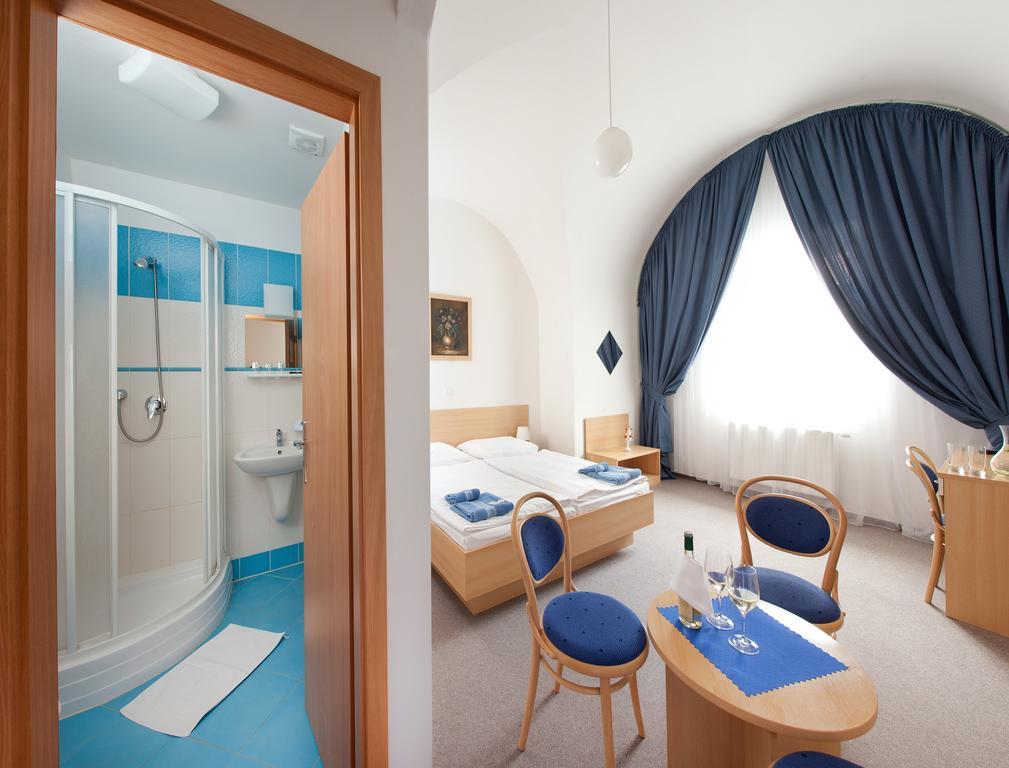 Hotel Pod Zamkem Boskovice Exteriör bild